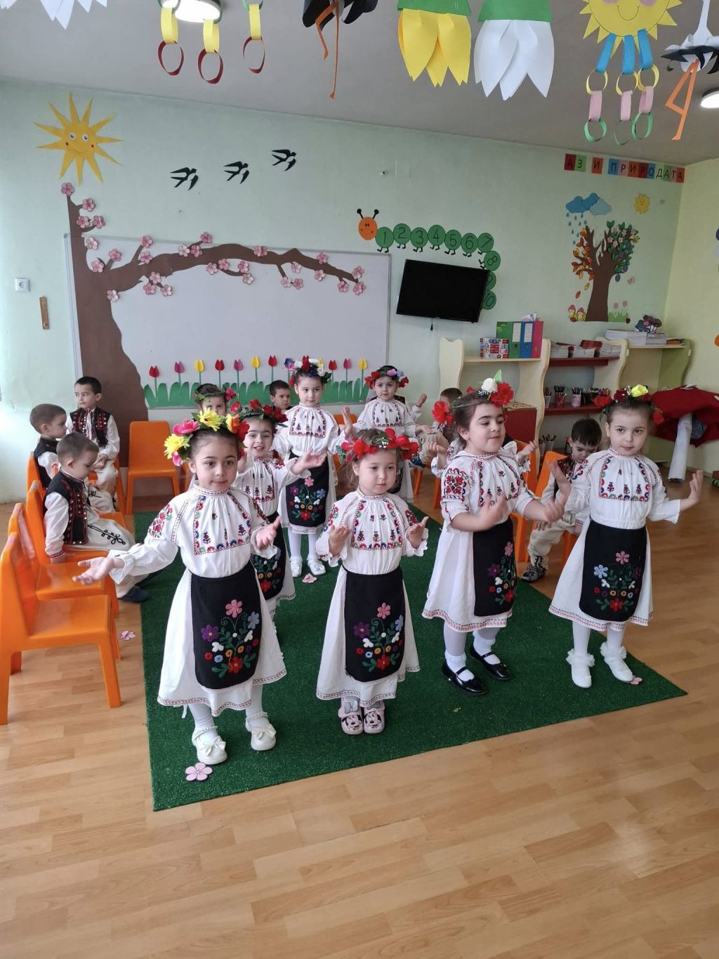 Пролетна забава в група Теменужка! - ДГ Щастливо - Медовец